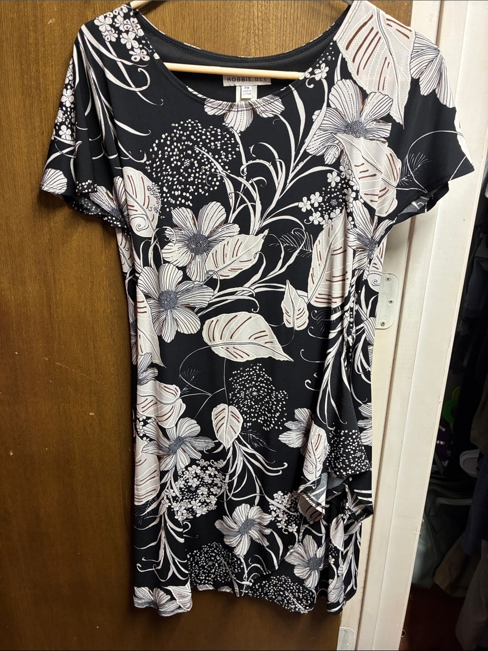 Robbie Bee Black Floral Scoop-Neck Short Sleeve Dress